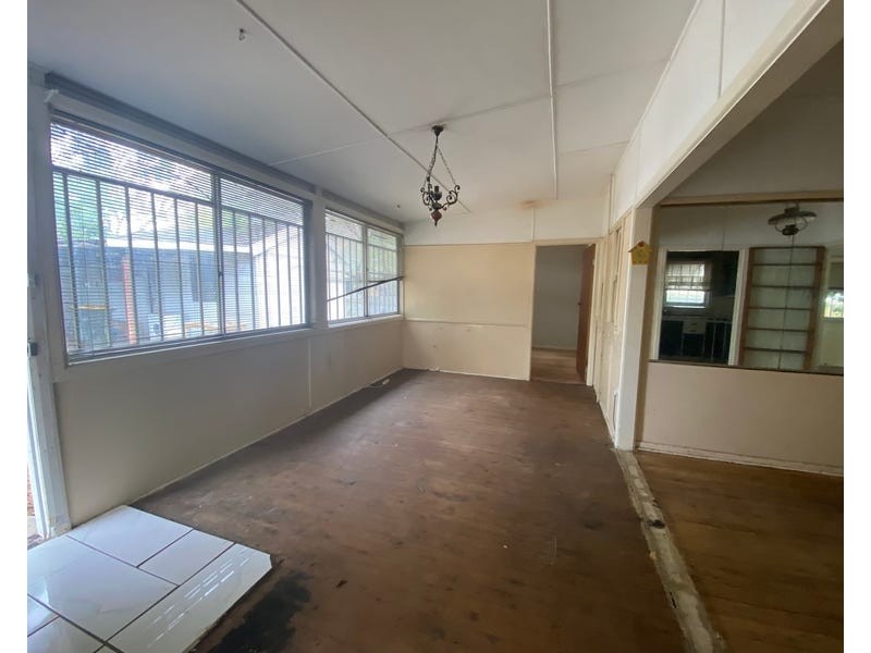 10 Laurel Street, Carramar NSW 2163