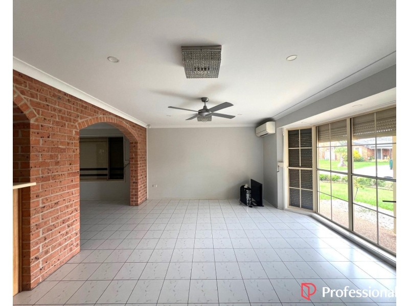 25 Phar Lap Close, Casula NSW 2170