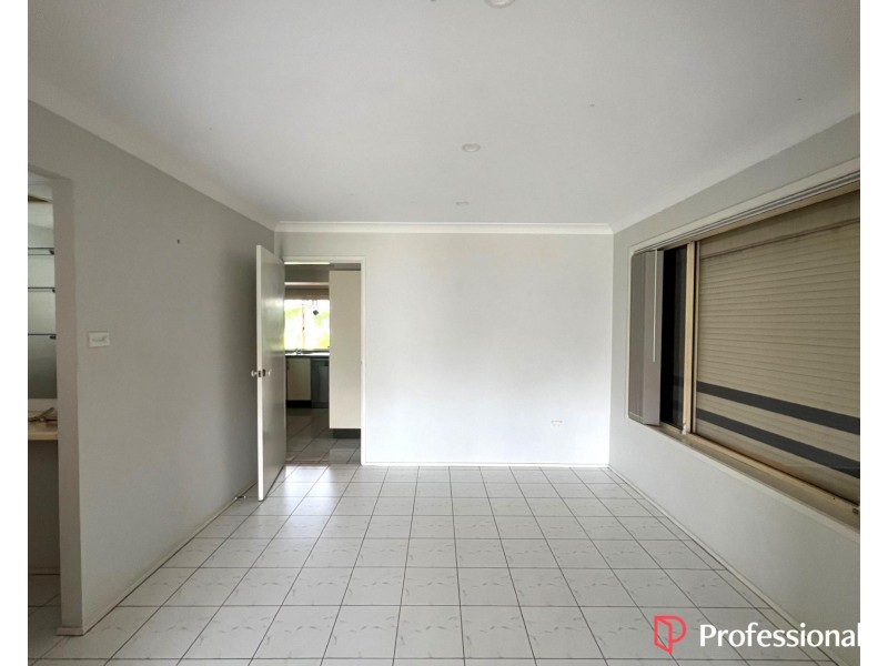 25 Phar Lap Close, Casula NSW 2170