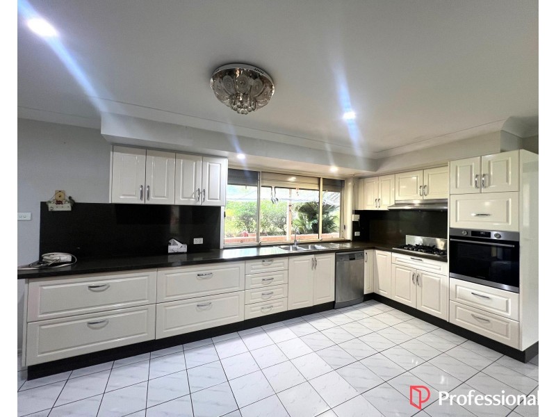25 Phar Lap Close, Casula NSW 2170