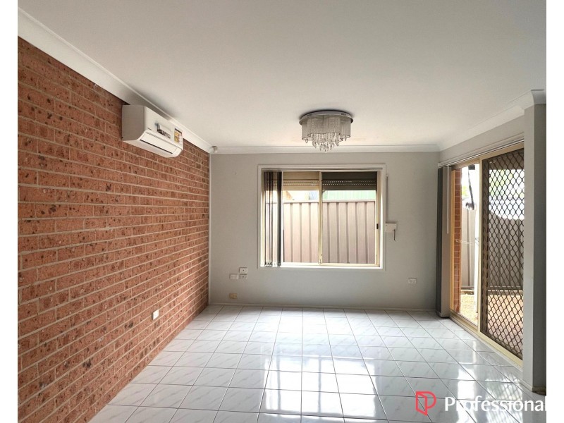 25 Phar Lap Close, Casula NSW 2170