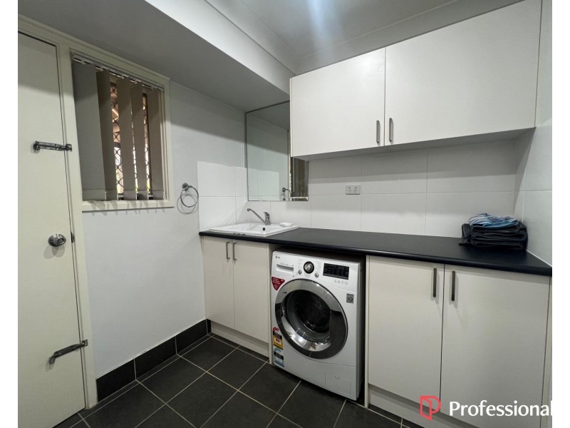 25 Phar Lap Close, Casula NSW 2170