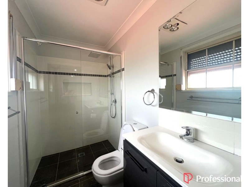 25 Phar Lap Close, Casula NSW 2170