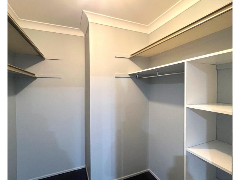 25 Phar Lap Close, Casula NSW 2170