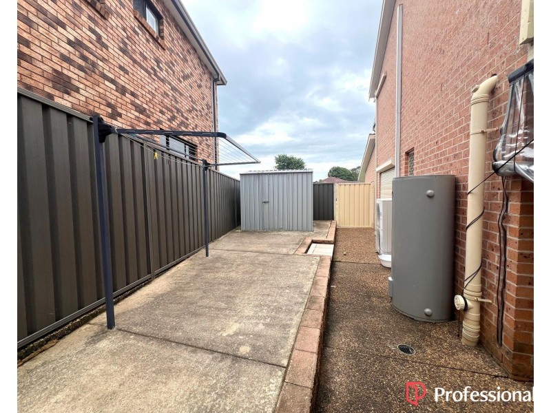 25 Phar Lap Close, Casula NSW 2170