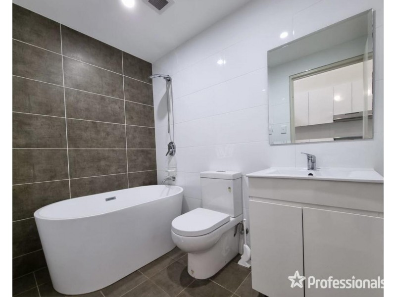 753/17-21 The Crescent, Fairfield NSW 2165