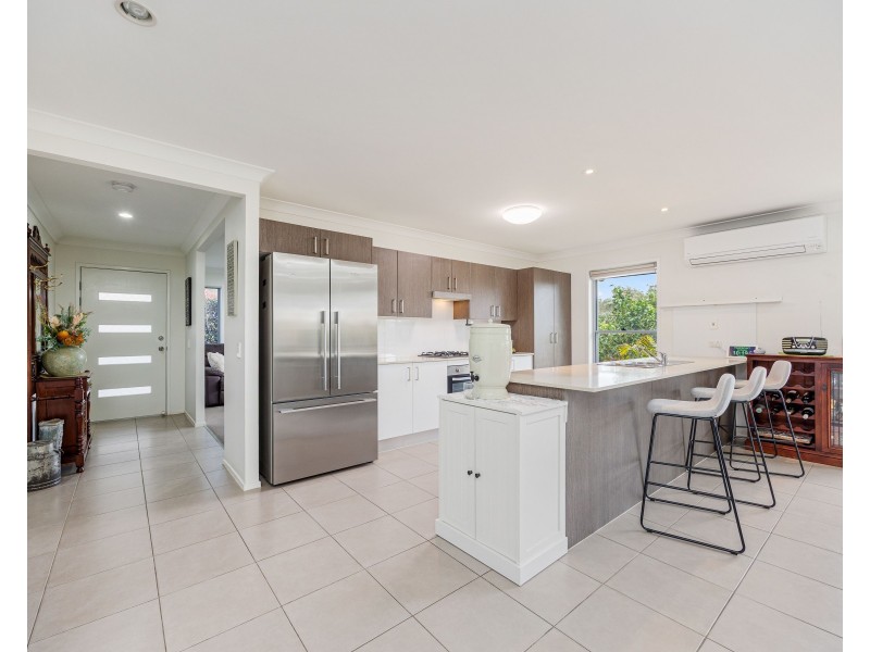 8 Blaxland Road, Urraween QLD 4655