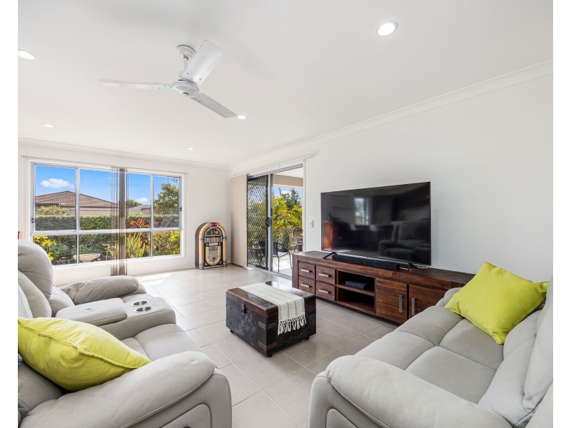 8 Blaxland Road, Urraween QLD 4655