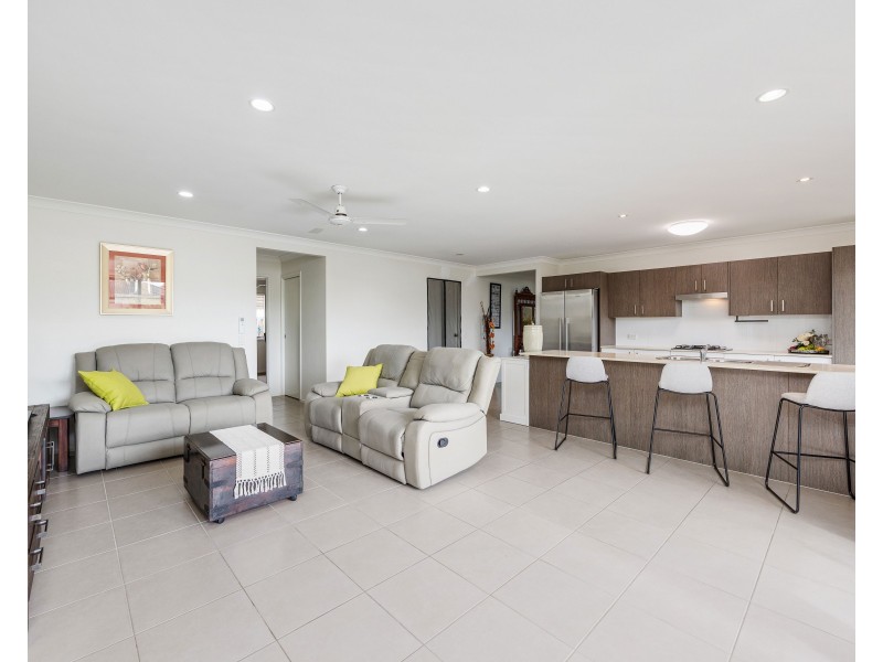 8 Blaxland Road, Urraween QLD 4655