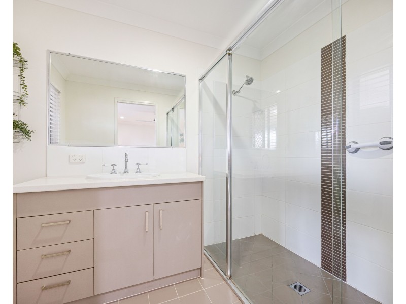 8 Blaxland Road, Urraween QLD 4655