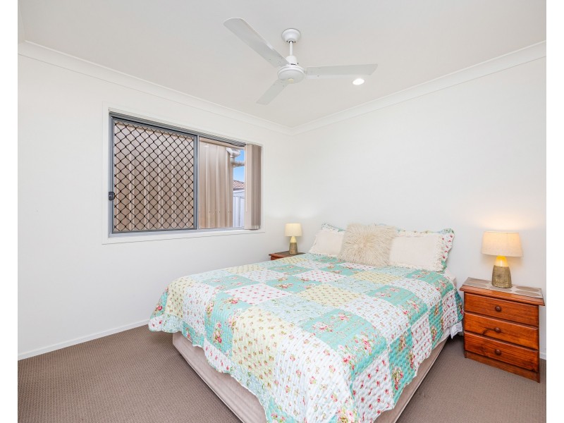 8 Blaxland Road, Urraween QLD 4655