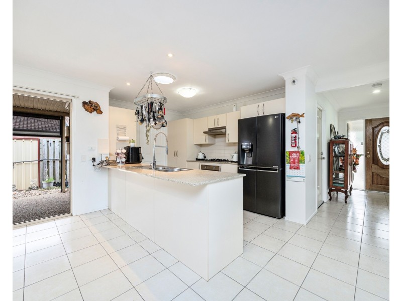 8 Kennedy Court, Urraween QLD 4655