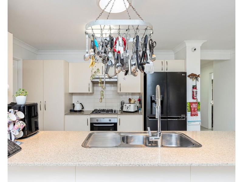 8 Kennedy Court, Urraween QLD 4655