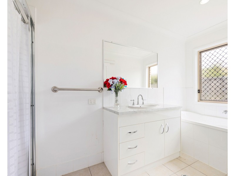 8 Kennedy Court, Urraween QLD 4655