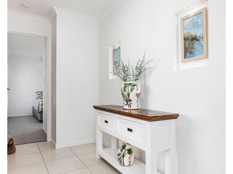 184 Ibis Blvd, Eli Waters QLD 4655