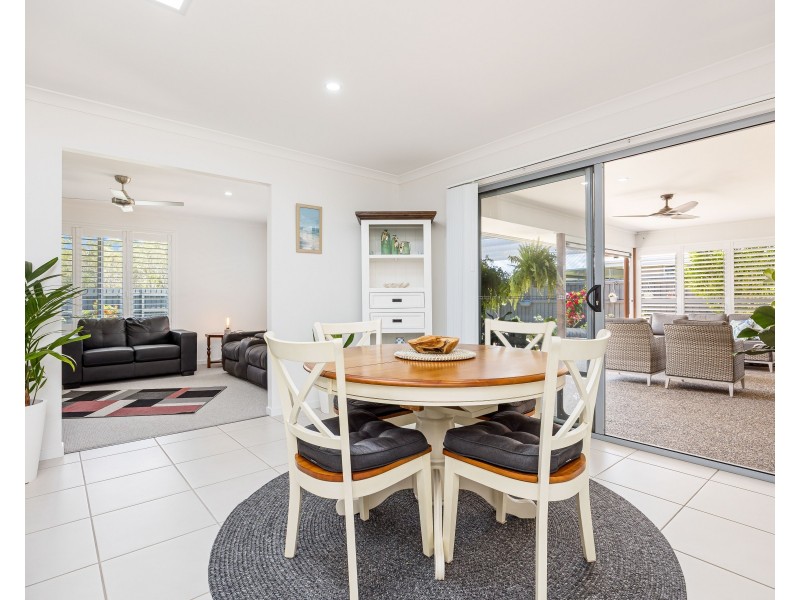 184 Ibis Blvd, Eli Waters QLD 4655