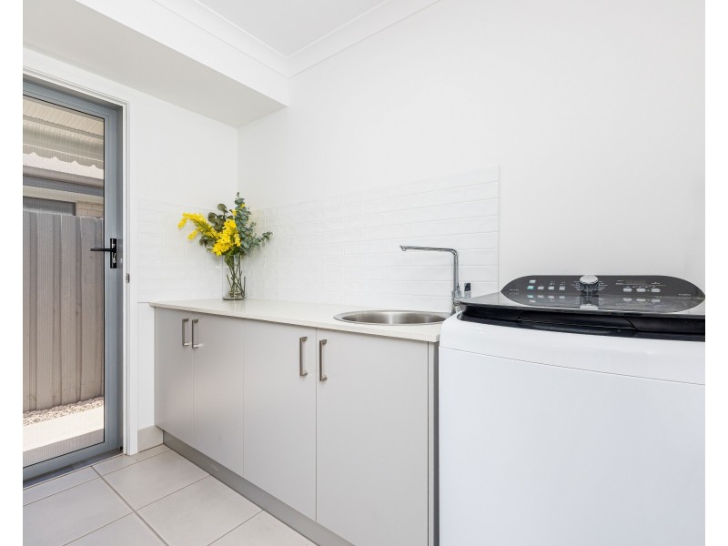 184 Ibis Blvd, Eli Waters QLD 4655