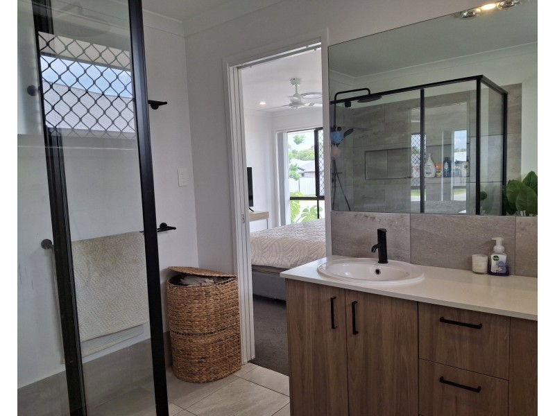 22 Coolamon Court, Urraween QLD 4655