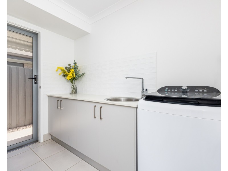 184 Ibis Blvd, Eli Waters QLD 4655