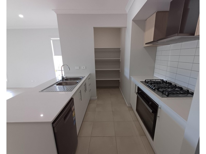 4 Quetta Close, Eli Waters QLD 4655