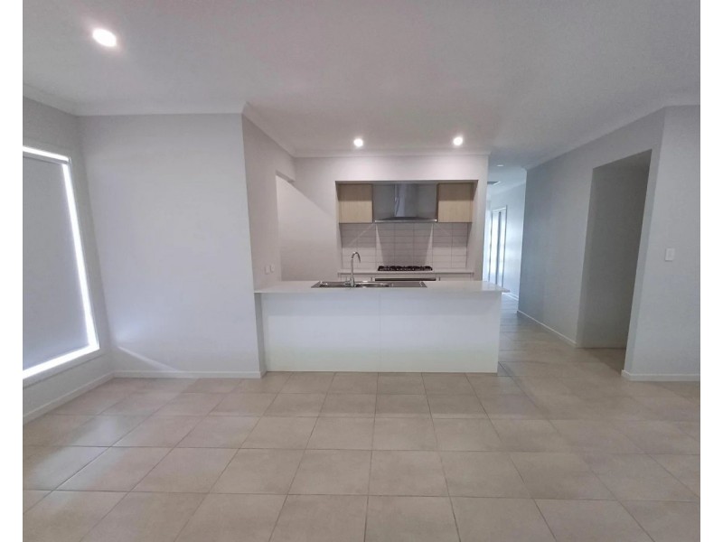 4 Quetta Close, Eli Waters QLD 4655