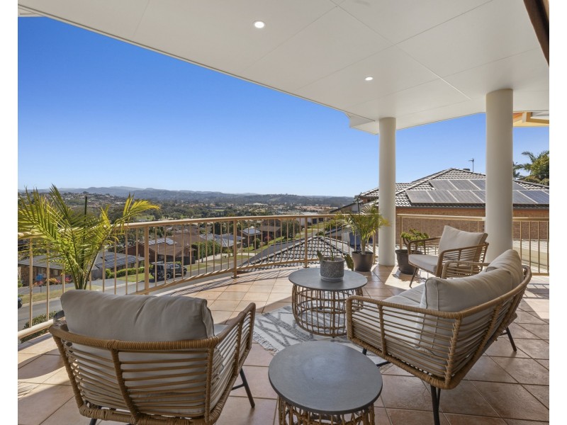 2 St Andrews Way, Banora Point NSW 2486