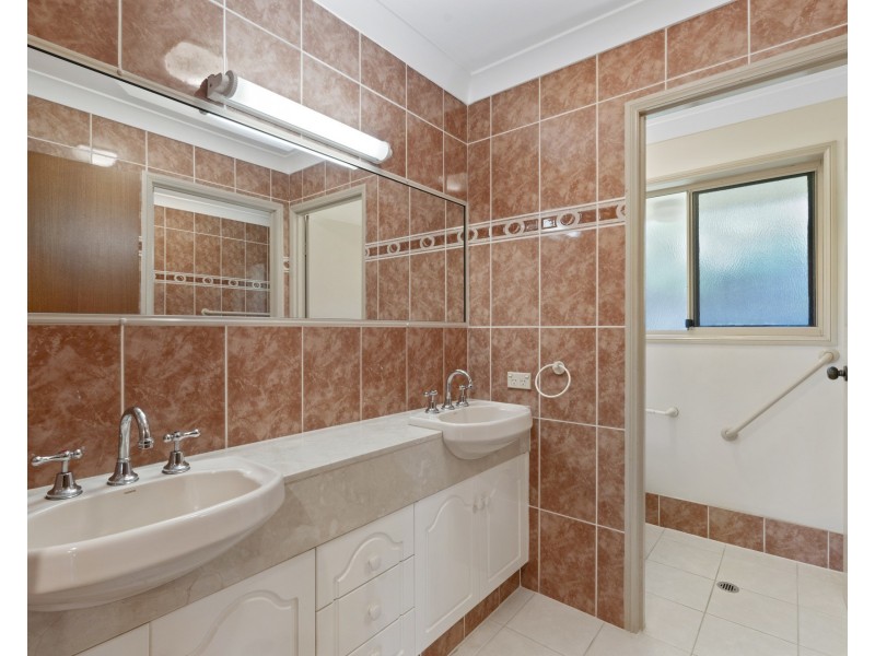 2 St Andrews Way, Banora Point NSW 2486