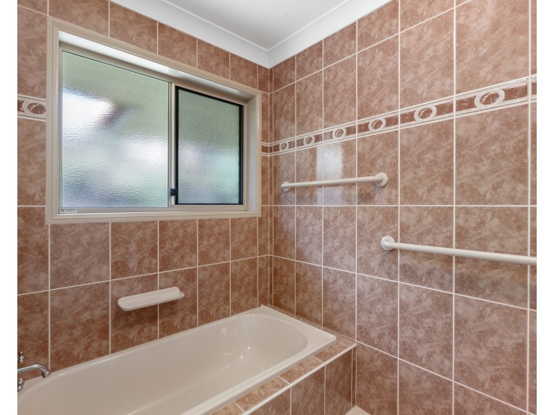 2 St Andrews Way, Banora Point NSW 2486