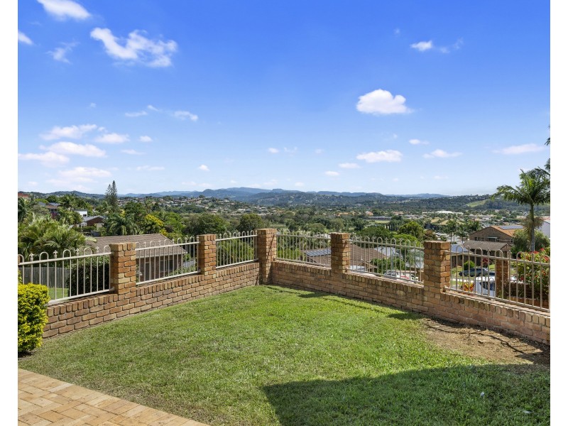 2 St Andrews Way, Banora Point NSW 2486