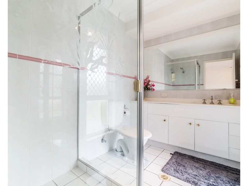 8A Bushlark Street, Varsity Lakes QLD 4227