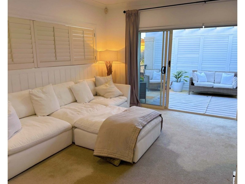 87 Bollard Circuit, Clear Island Waters QLD 4226