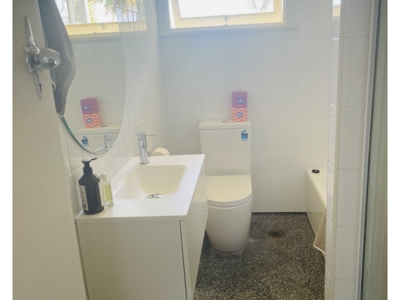 28 Oyster Point Road, Banora Point NSW 2486