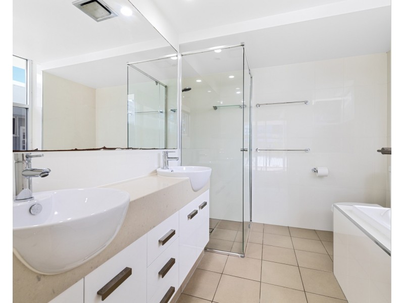 202/215 Boundary Street, Coolangatta QLD 4225