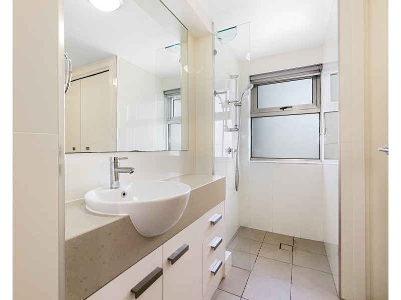 202/215 Boundary Street, Coolangatta QLD 4225