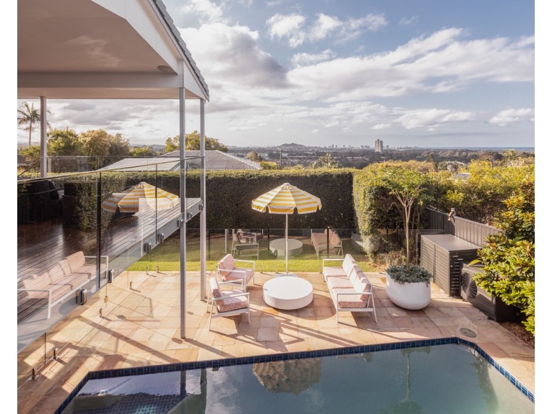 33 Oyster Point Road, Banora Point NSW 2486