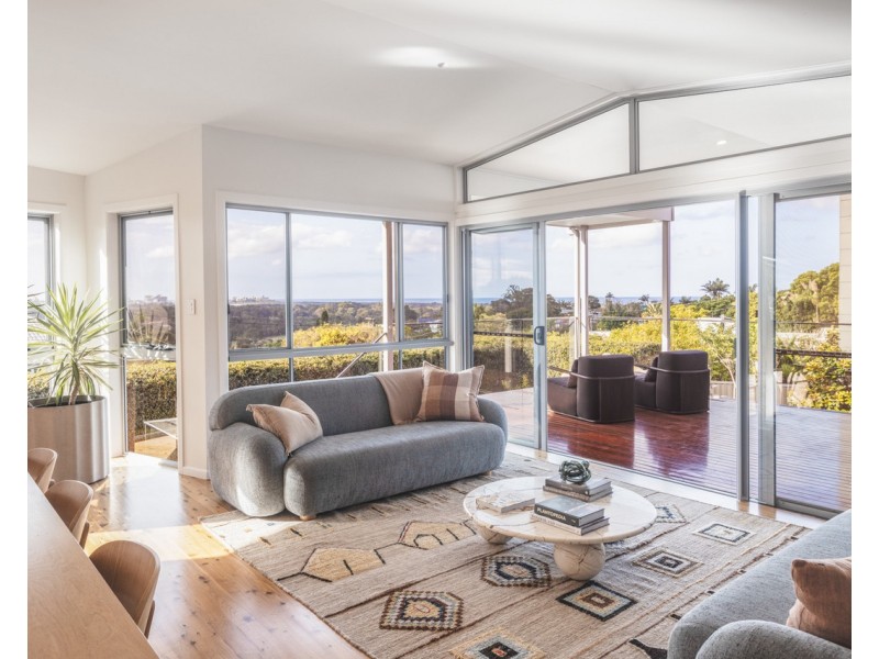 33 Oyster Point Road, Banora Point NSW 2486