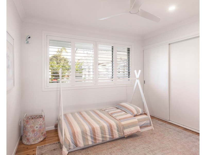 33 Oyster Point Road, Banora Point NSW 2486