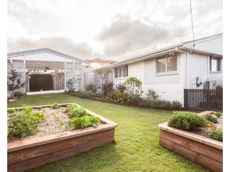 33 Oyster Point Road, Banora Point NSW 2486