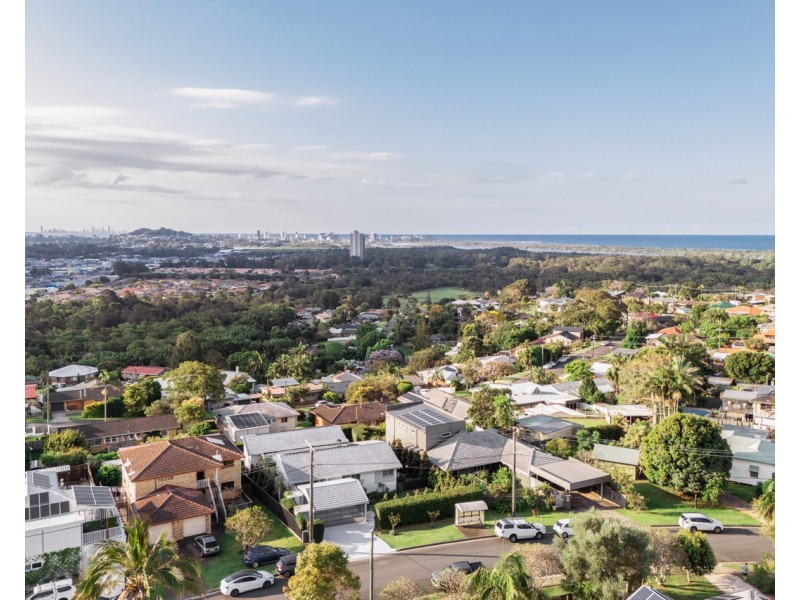 33 Oyster Point Road, Banora Point NSW 2486