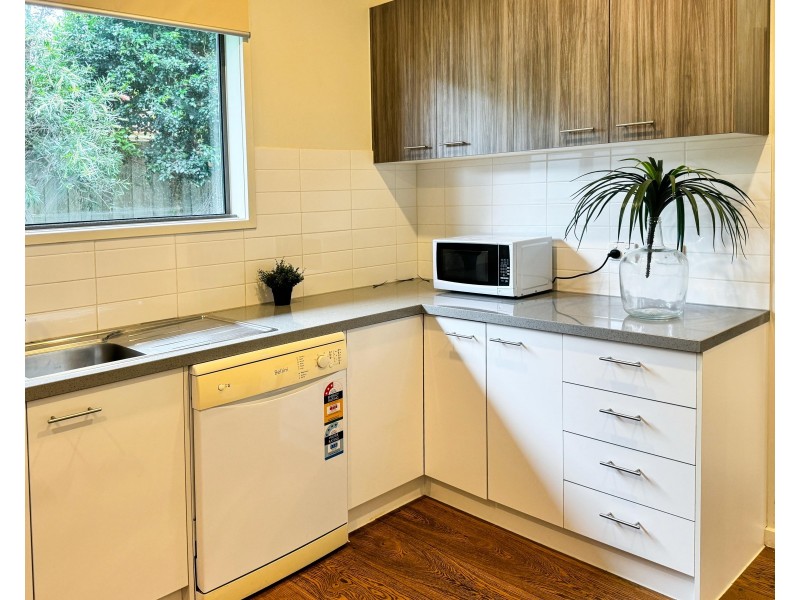 Unit 2/111 Waverley Road, Chadstone VIC 3148