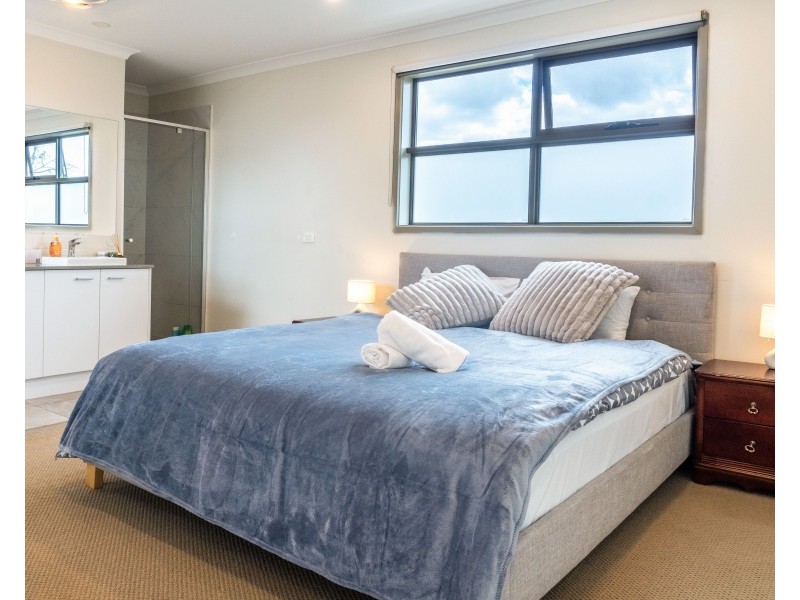 Unit 2/111 Waverley Road, Chadstone VIC 3148