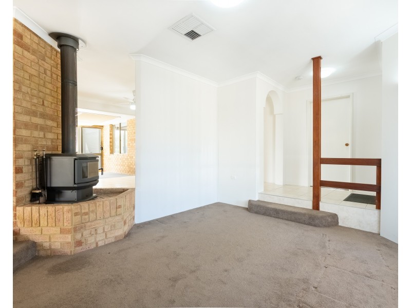 594 Safety Bay Rd, Waikiki WA 6169