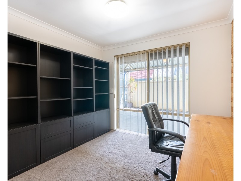 594 Safety Bay Rd, Waikiki WA 6169