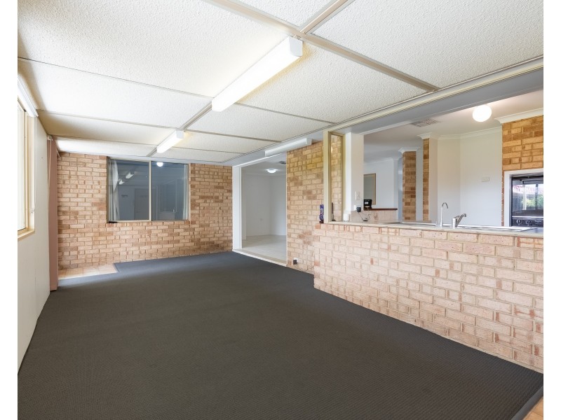 594 Safety Bay Rd, Waikiki WA 6169