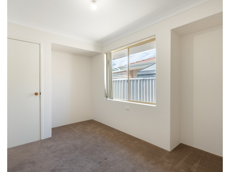 594 Safety Bay Rd, Waikiki WA 6169