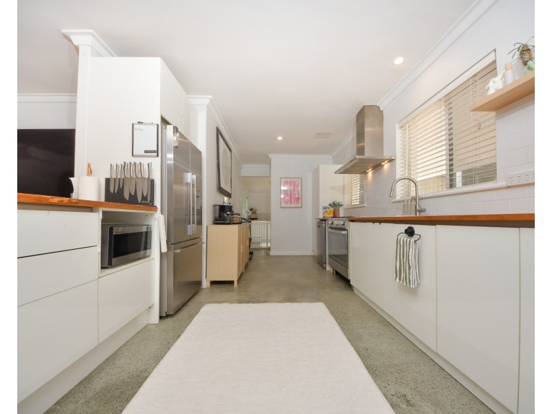 88 Wyeree Rd, Mandurah WA 6210