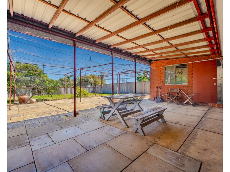 12 Adamson Road, Parmelia WA 6167