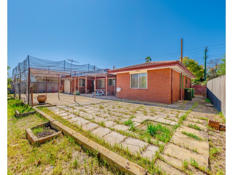 12 Adamson Road, Parmelia WA 6167