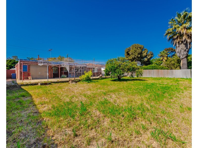 12 Adamson Road, Parmelia WA 6167