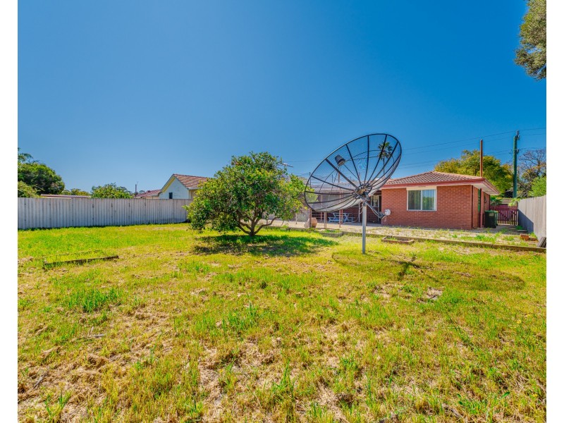 12 Adamson Road, Parmelia WA 6167